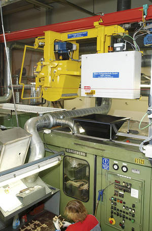 compact design of the travelling hoist system