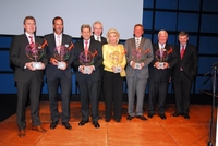 from left: Karl-Friedrich Stracke, Dr. Klaus Draeger, Bernhard Mattes, Friedrich W. Gieseler, Andreas Renschler, Dr. Klaus Engel, Prof. Dr. Ferdinand Dudenhöffer