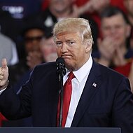 USA - GM just said they are keeping 900 jobs in Michigan. What did Trump have to say?