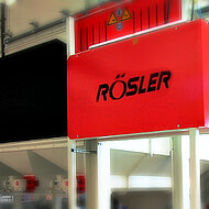 Continuous feed hanger blast machine for blast cleaning of weldments for railway equipment