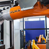 At Heidenreich & Harbeck, KUKA robots are using contour recognition to remove undefined casting burrs