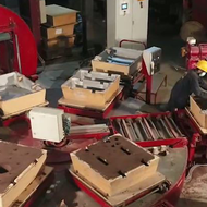 Die Gießkapazität dieser Gießerei wird sich mit dem neuen Gießkarussell und dem Durchlaufsandmischer um 60% erhöhen