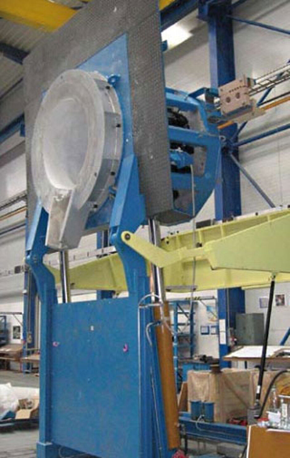The coreless furnace under tilting test