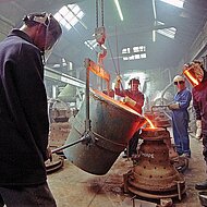 UK - Grayson Perry is casting a bell to ring at the end of the Covid-19 pandemic