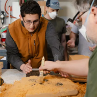 USA - UT-Partner für Kunst und Ingenieurwesen will dringenden Arbeitskräftemangel in der Rüstungsindustrie behebn.