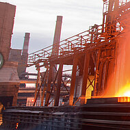 Portable two-colour pyrometer with patented traffic light display for safe temperature measurements