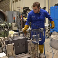 GER - In der Zylindergießerei Nemak im deutschen Wernigerode muss ein Drittel der Mitarbeiter gehen.
