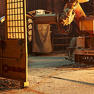  KUKA in the foundry sector: 48 COOL ROBOT TYPES -  IN SERVICE WHEREVER THINGS HEAT UP