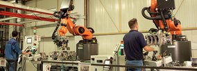 Das Dream-Team - KUKA Roboter ermöglichen die Zusammenarbeit zwischen Mensch und Roboter in der Qualitätssicherung