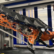 New handling concept at the BMW foundry in Landshut: the bionic robot gripper