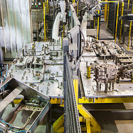 25 KUKA robots assemble crankcase core packages fully automatically at NEUE HALBERG-GUSS