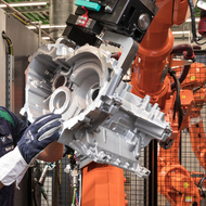 BMW Group investiert weiter in das Werk Landshut: Die deutsche Komponentenfertigung setzt ihre Umstellung auf Elektromobilität fort.