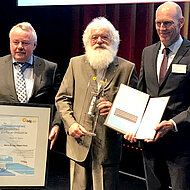 Salzburg - Dr. Ing. Hubert Koch erhält Peter R. Sahm Award