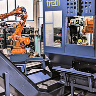 Pick up cast parts directly after the casting system and deburr them in one setting