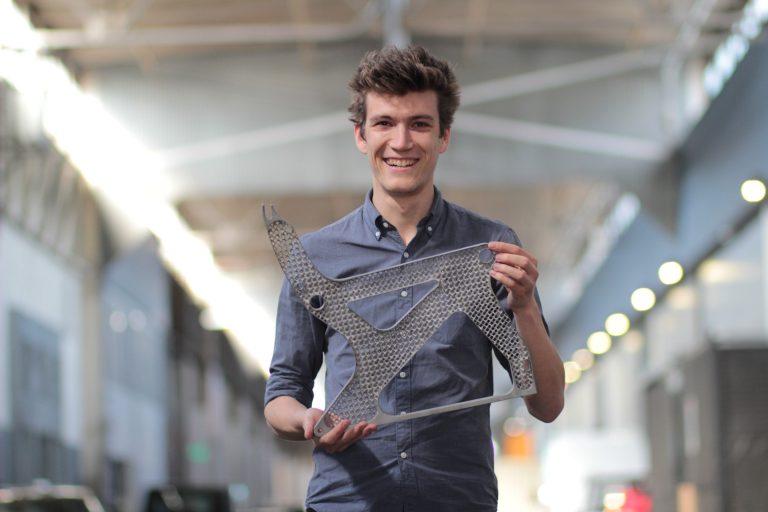 How this light-weight airplane seat can save airlines $200,000,000 (and dramatically reduce carbon emissions)